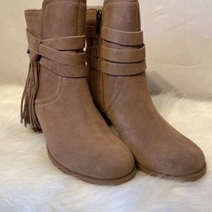 NWT Koolaburra by Ugh Booties  no flaws size 6
